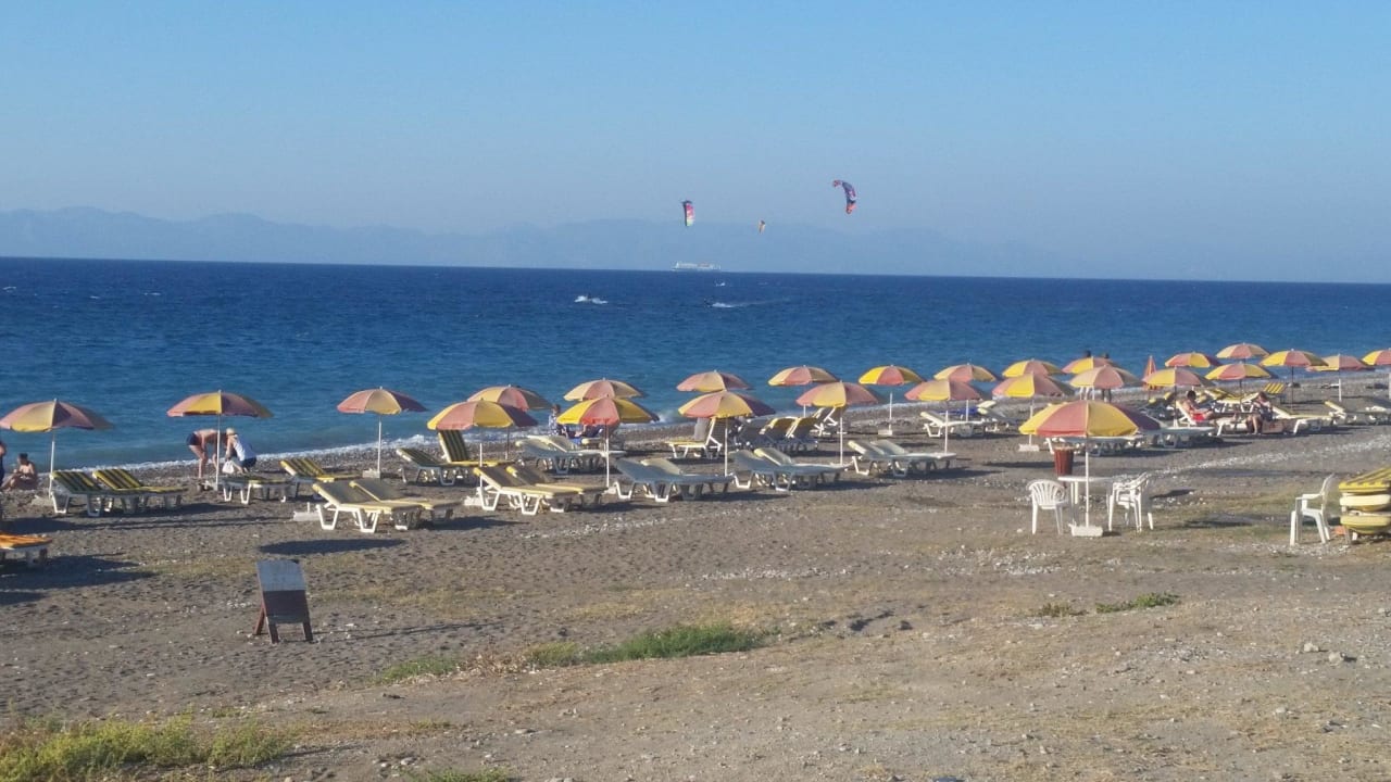 Öffentlicher Strand gegenüber dem Hotel  Sol Cosmopolitan Rhodes