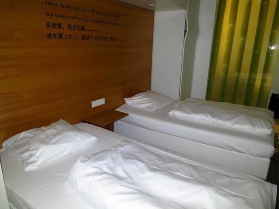 Zimmer und Ausstattung (Innenansicht) Vienna House Easy Berlin