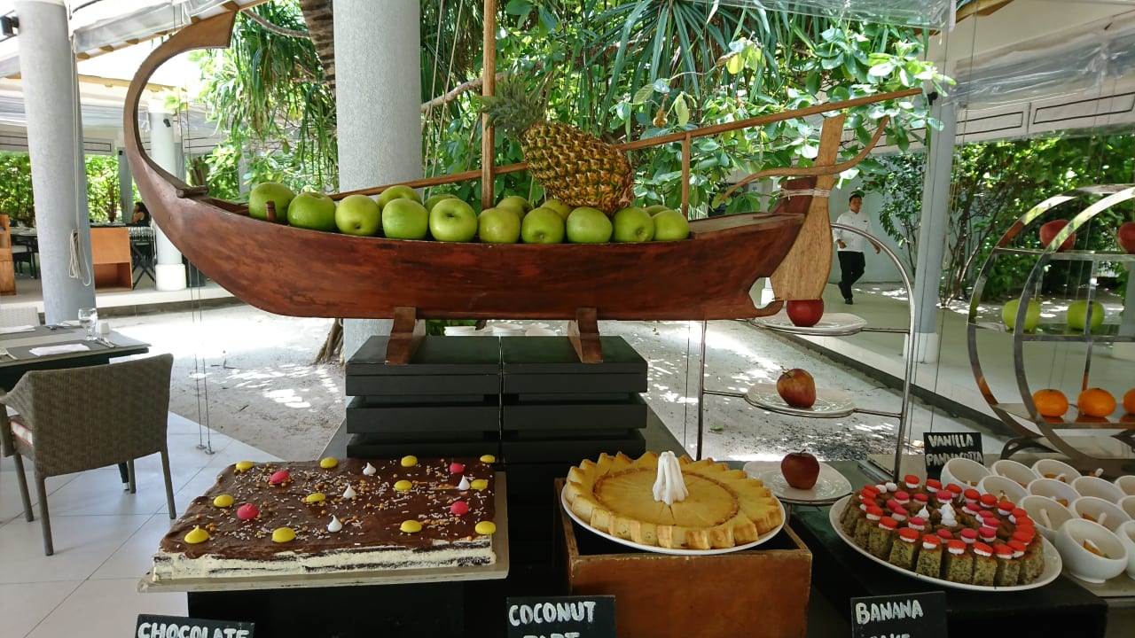 Amaya Food Büffet - süße Leckereien , Lunch  NH Collection Maldives Havodda Resort