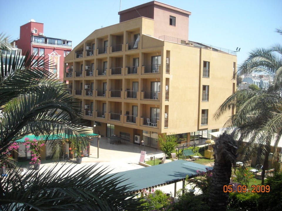 Nebengebäude Falcon Falcon Hotel