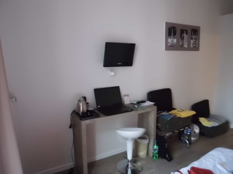 Schreibtisch mit Superstuhl Hotel Stanley by HappyCulture