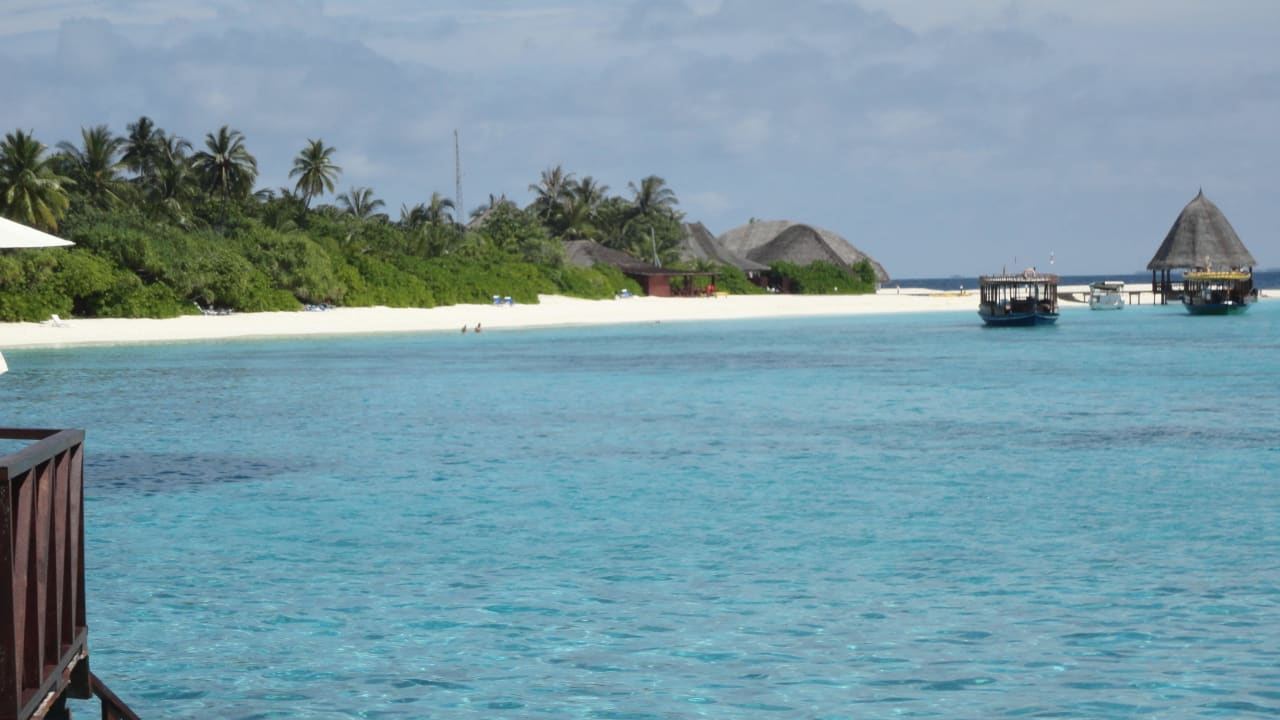 Vom Bungi zur Insel Angaga Island Resort