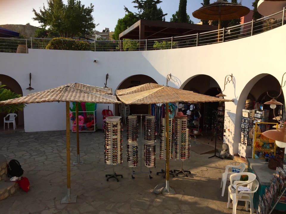 Laden in der Hotelanlage alltoura Club Hotel Porto Angeli Beach Resort