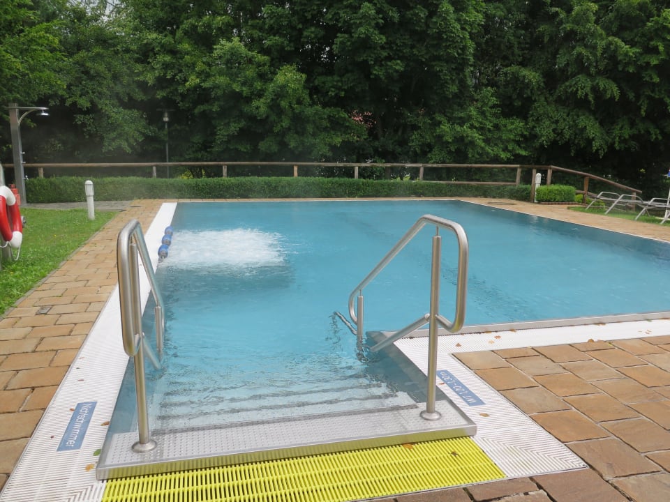 Außenpool mit  Whirlliegen Hotel Herzog Heinrich