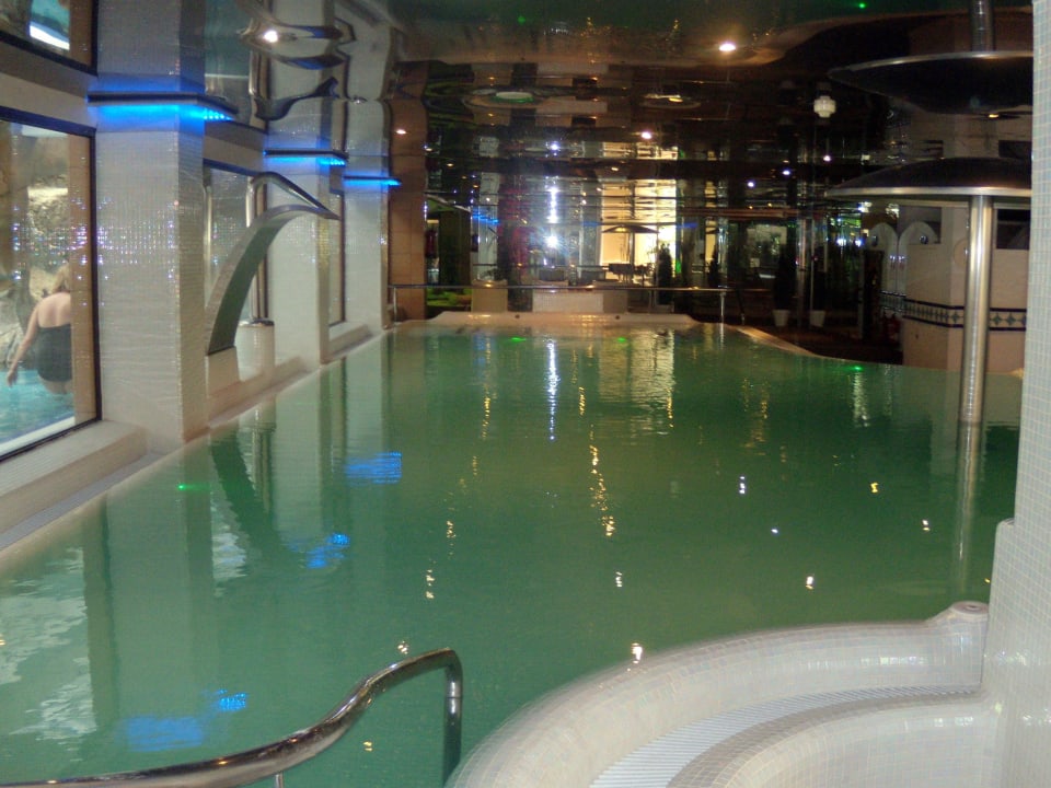 Der Pool im Wellnessbereich Bull Dorado Beach & Spa