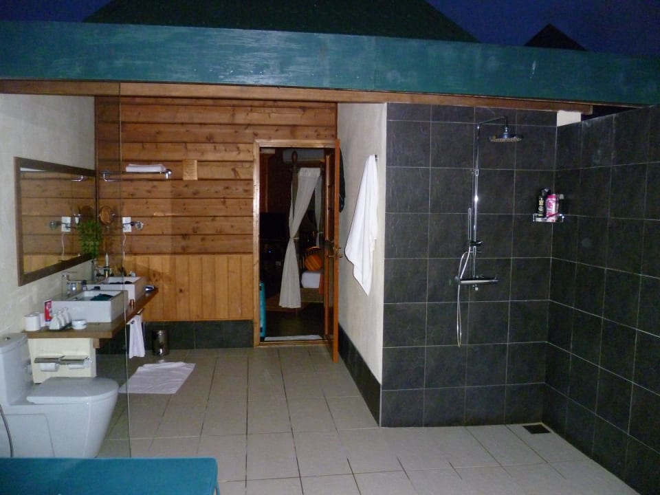 Bad im Freien Meeru Maldives Resort Island