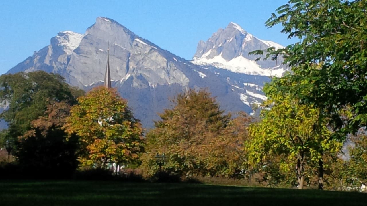 Alpenpanorama vom Garten Grand Resort Bad Ragaz