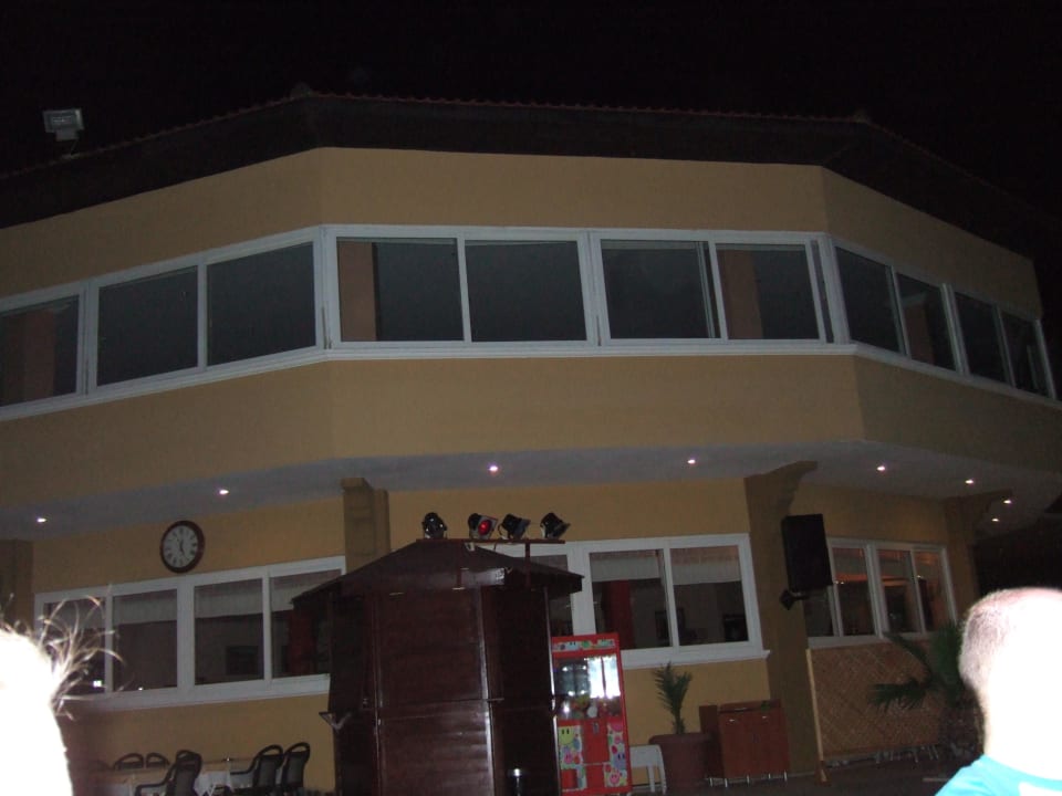 Restaurant bei Nacht Club Dizalya