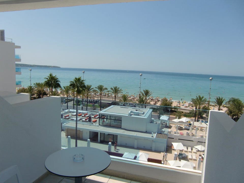 Vom Balkon auf den Strand runter Iberostar Waves Bahia de Palma
