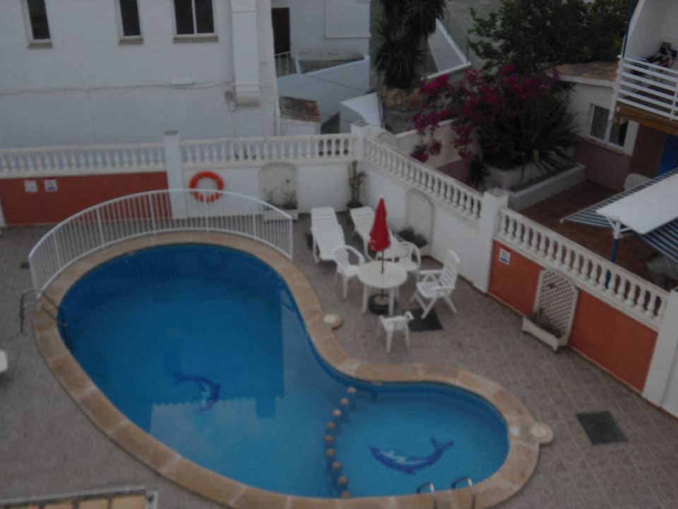 Blick von Treppenaufgang auf den Pool Hotel Bon Aire