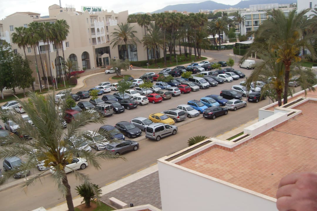 Der  parkplatz  mit  abendsonne Protur Vista Badia Aparthotel
