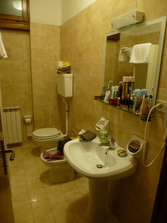 Bad von Zimmer 28 Hotel all'Azzurro