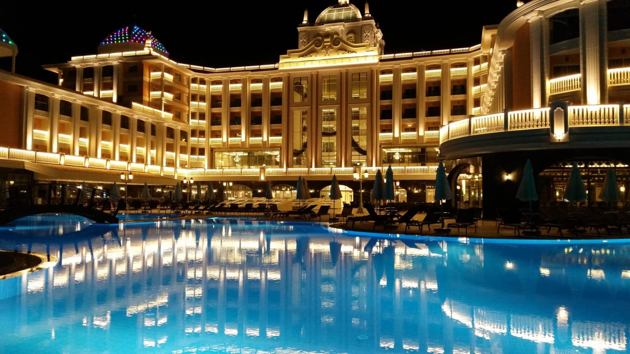 Bei Nacht  Litore Resort & Spa