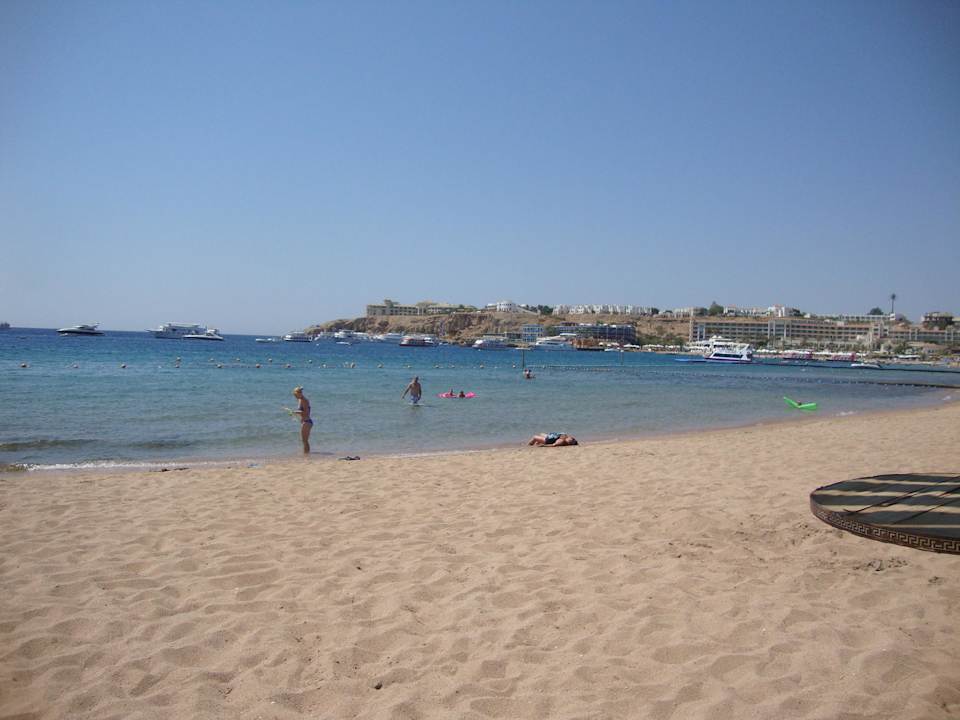 Sandstrand mit 2 kleinen Riffen zum Schnorcheln Ghazala Gardens