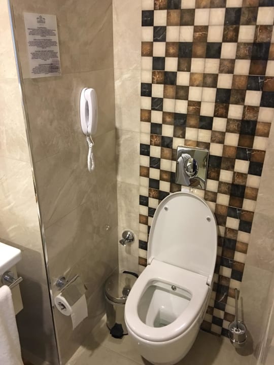 Toilette The Lumos Deluxe Resort Hotel