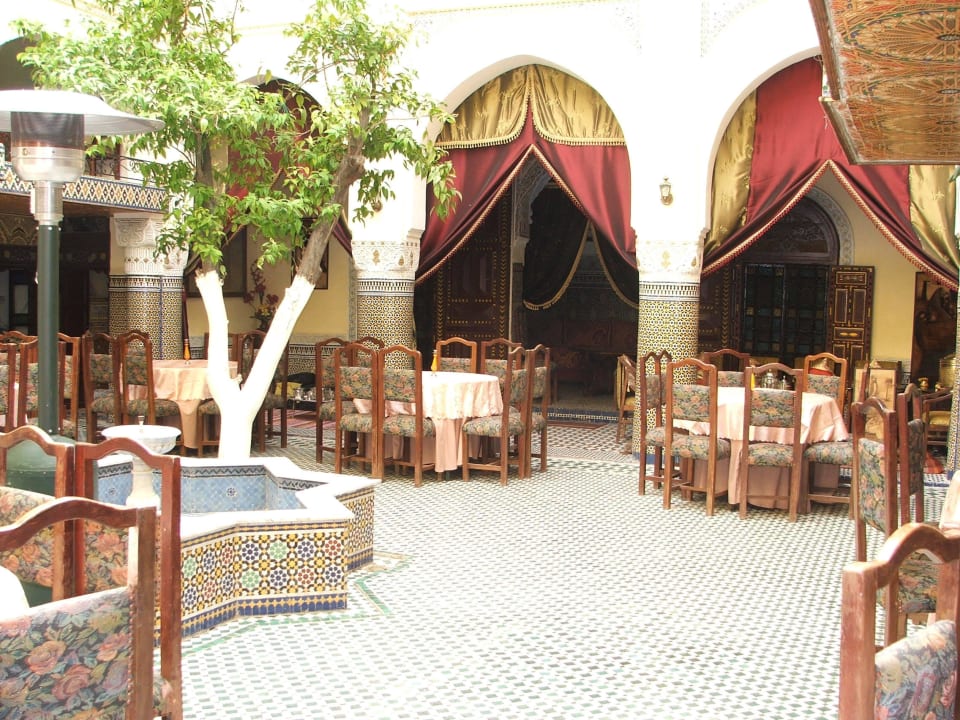 Patio restaurant Guest House Ines-Palace