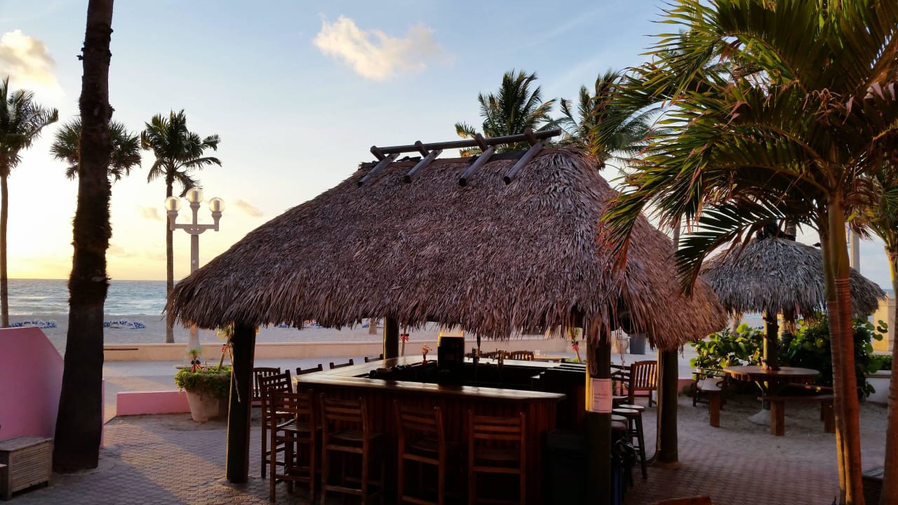 Tiki-Bar Hotel Walkabout Beach Resort