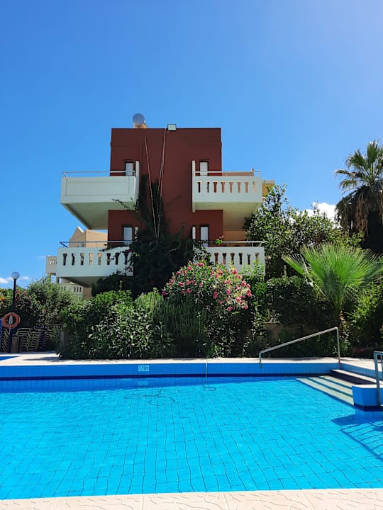 Pool Hotel Ekavi Apartments