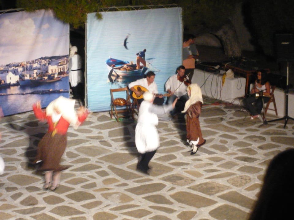 Abendlicher Volkstanz Bungalows Svoronos