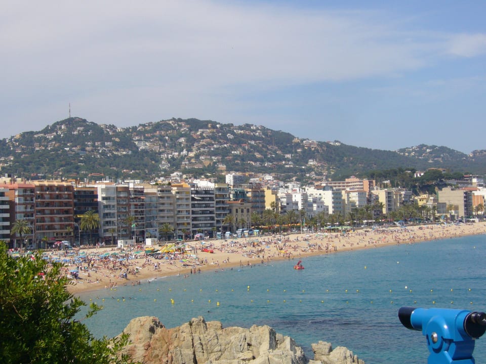Центральный пляж на против отеля(вид  с горы) Hotel Marsol