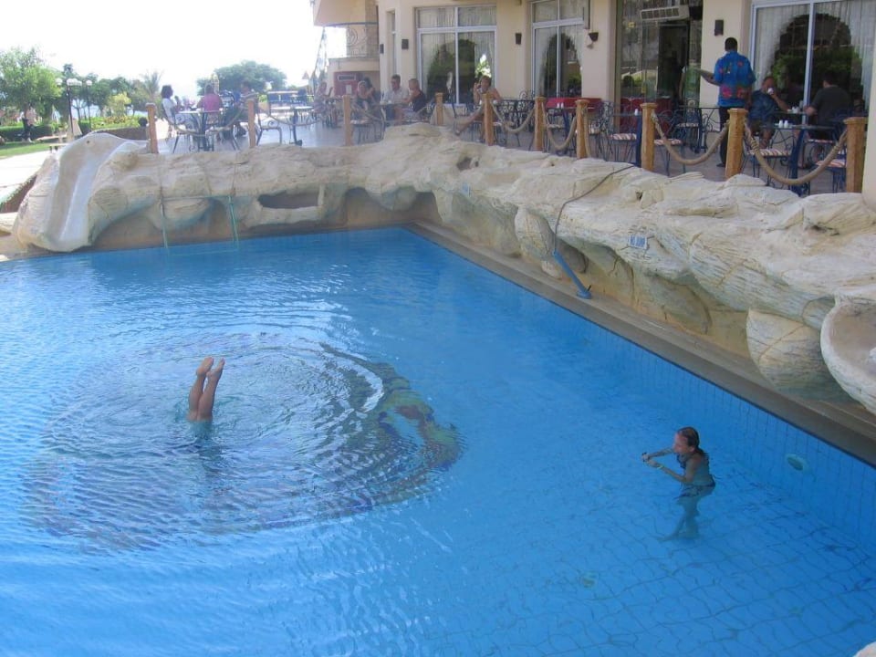 Basen King Tut Resort