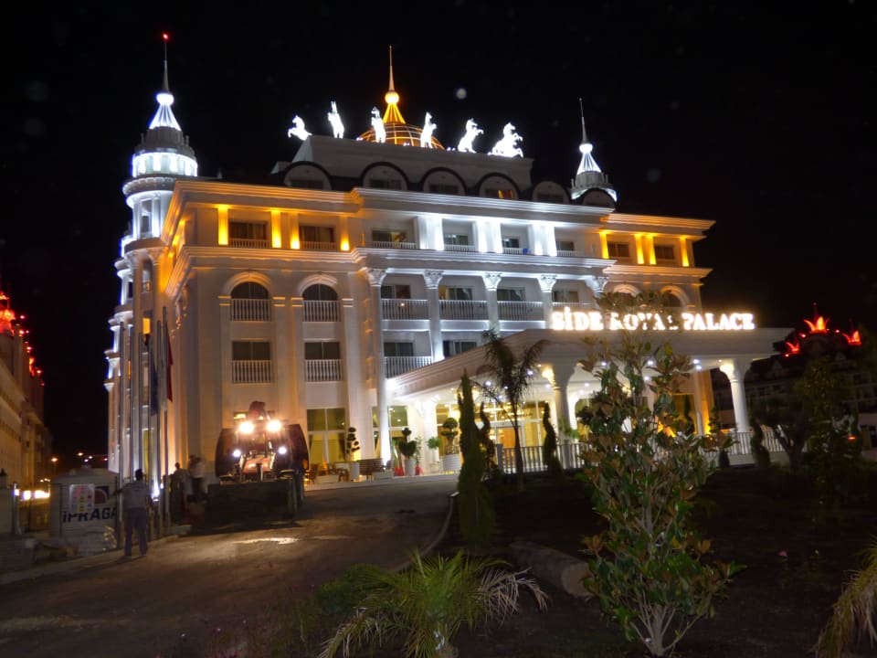Bei Nacht Side Royal Palace Hotel & Spa