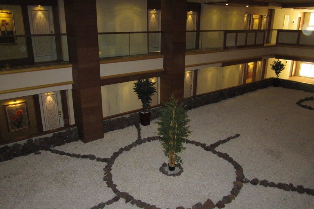 Внутренний дворик в корпусе А (вид из номера) Diamond Excellence Resort & Spa