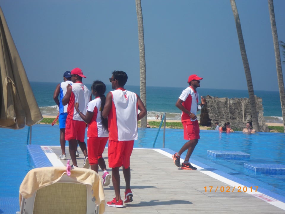 Morgentliches Aufwachprogramm um 10:30 Hotel Riu Sri Lanka