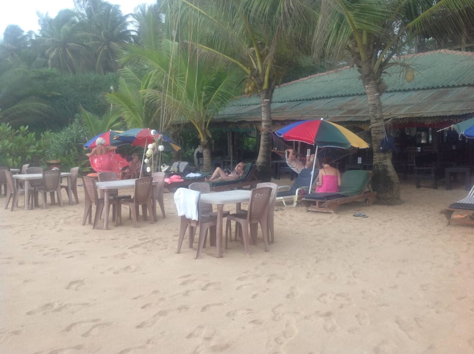 Gemütlich am Hotelstrand Hotel Bentota Village