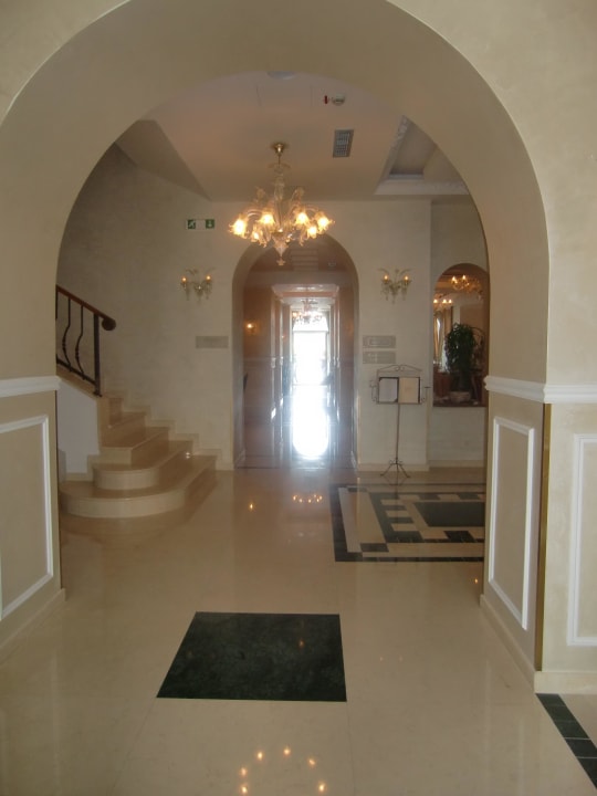 Eingang mit Blick zum Meer BO Hotel Palazzo