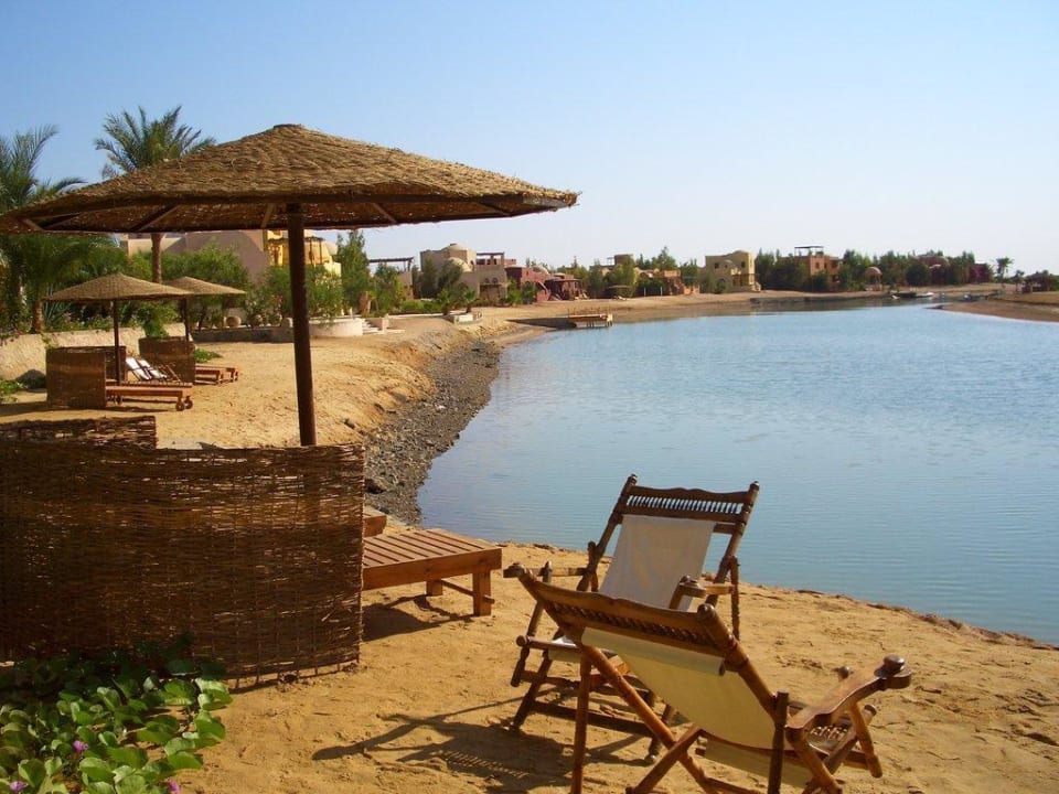 Der Strand direkt am Hotel an der Lagune Dawar El Omda - Adults only  (Im Umbau/Renovierung)