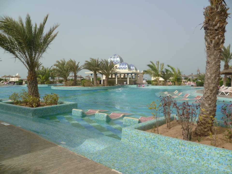 Pool mit Poolbar Hotel Riu Karamboa