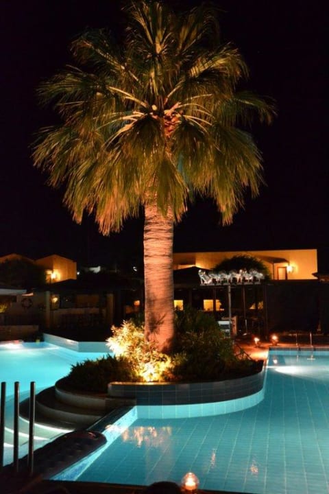 Hauptpool Nacht Phãea Cretan Malia