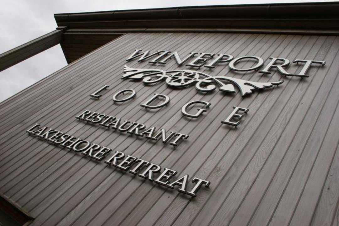 Vom Parkplatz aus aufgenommen Hotel Wineport Lodge