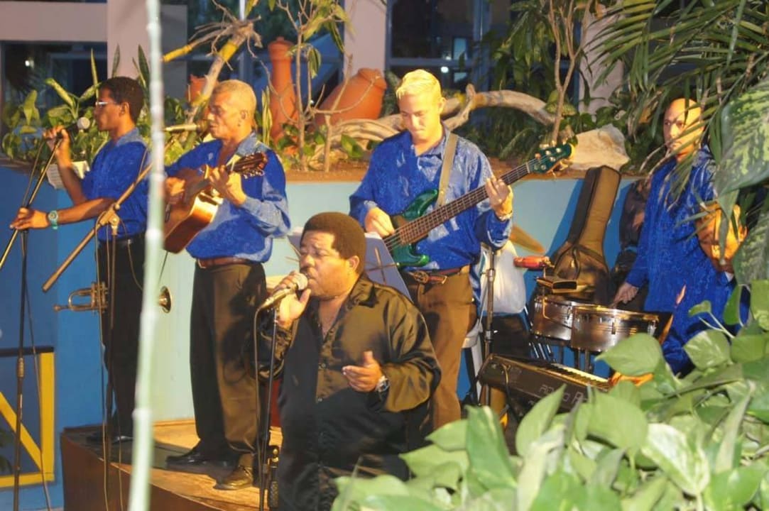 Hotelband am Abend Muthu Playa Varadero