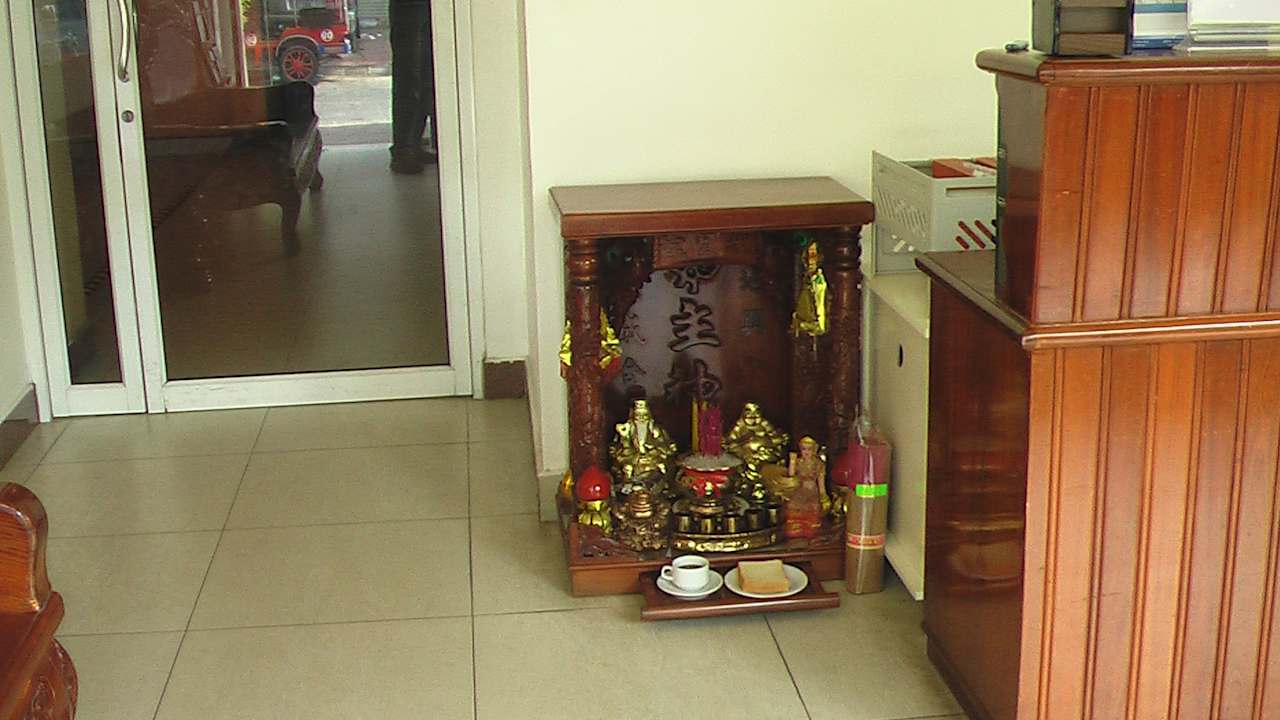 Rezeption - Hausschrein  G Eleven Hotel