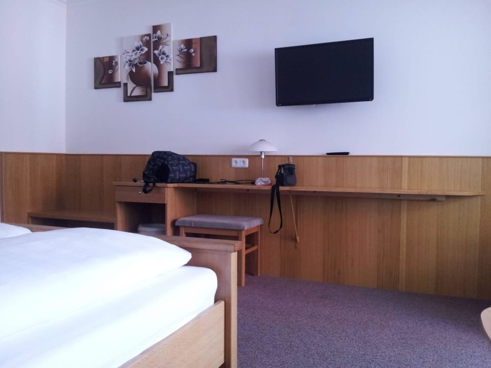 Ablage und TV Hotel Frankenhof Altmühlsee