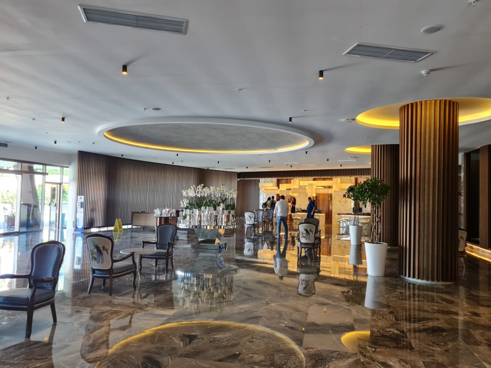 Lobby Rubi Platinum Sign
