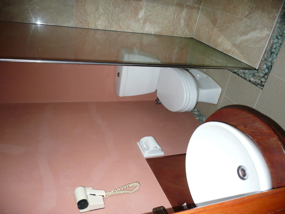 Bad Strawberry Hill Hotel