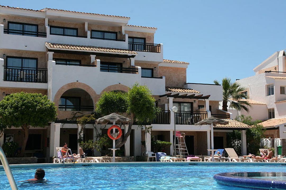 Pool FERGUS Style Bahamas