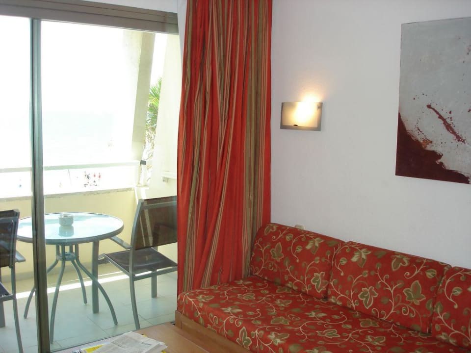 Wohnbereich mit Balkon Aparthotel Fontanellas Playa