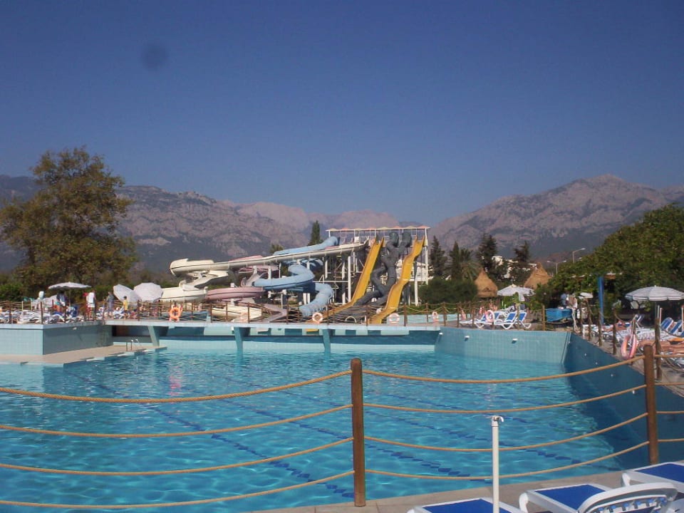 Poolbereich mit Aqua Park Miarosa Kemer Beach