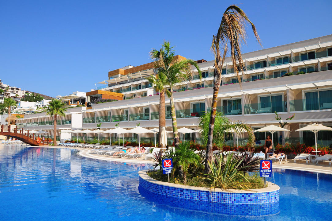 3 Bellazure Hotel