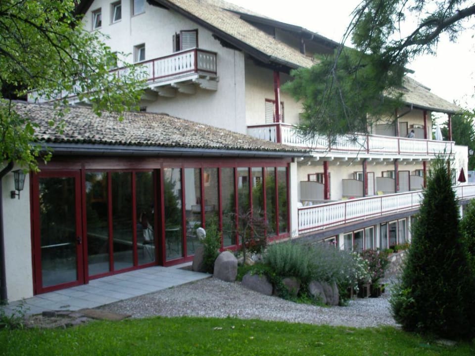 Nebengebäude (Talseite) mit Hallenbad Schloss Hotel Korb