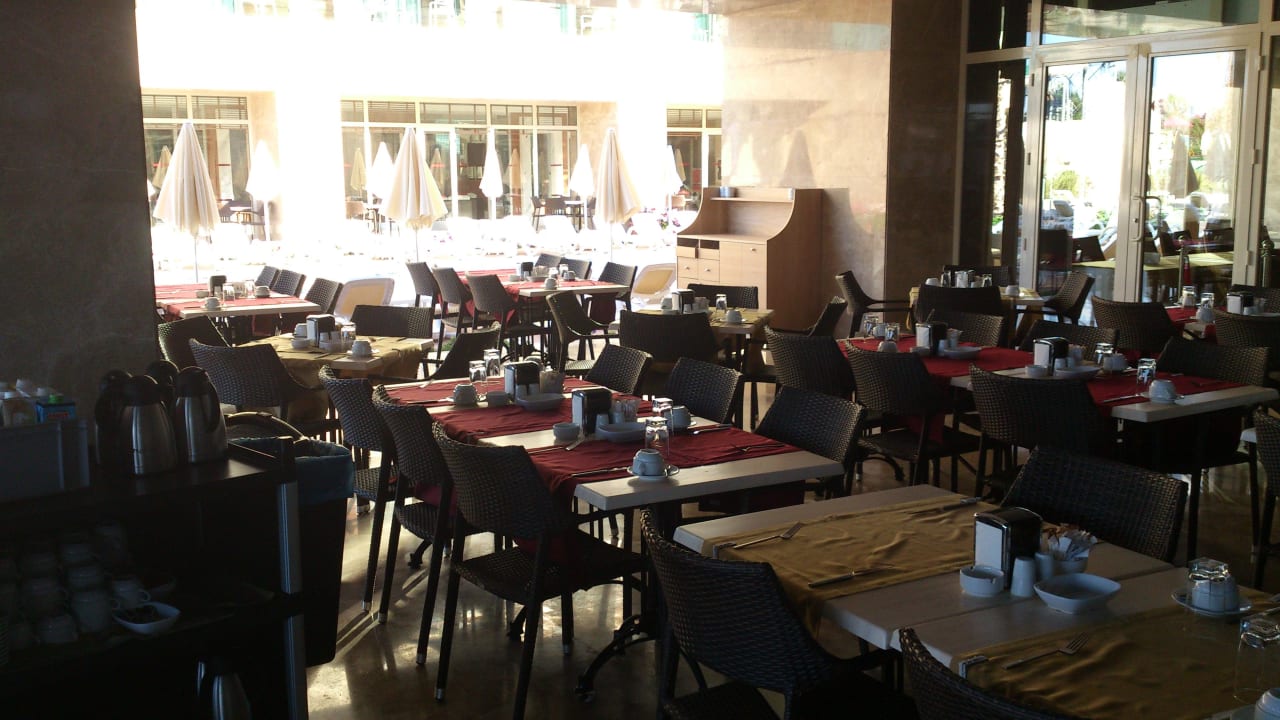 Außenbereich des Hauptrestaurants Sentido Trendy Verbena Beach