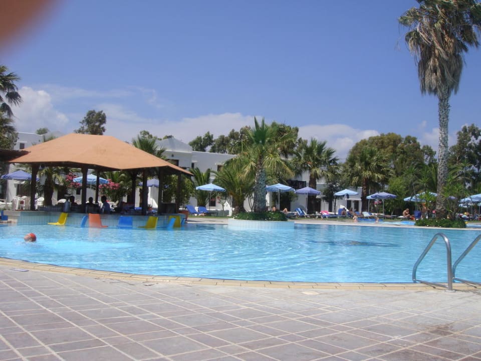 Swim up Bar beim Actionpool Atlantica Marmari Beach