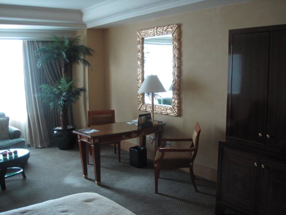 Schreibtisch & TV Hotel Mulia Senayan, Jakarta