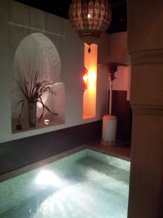 Pool im Innenhof Guest House Riad Diana