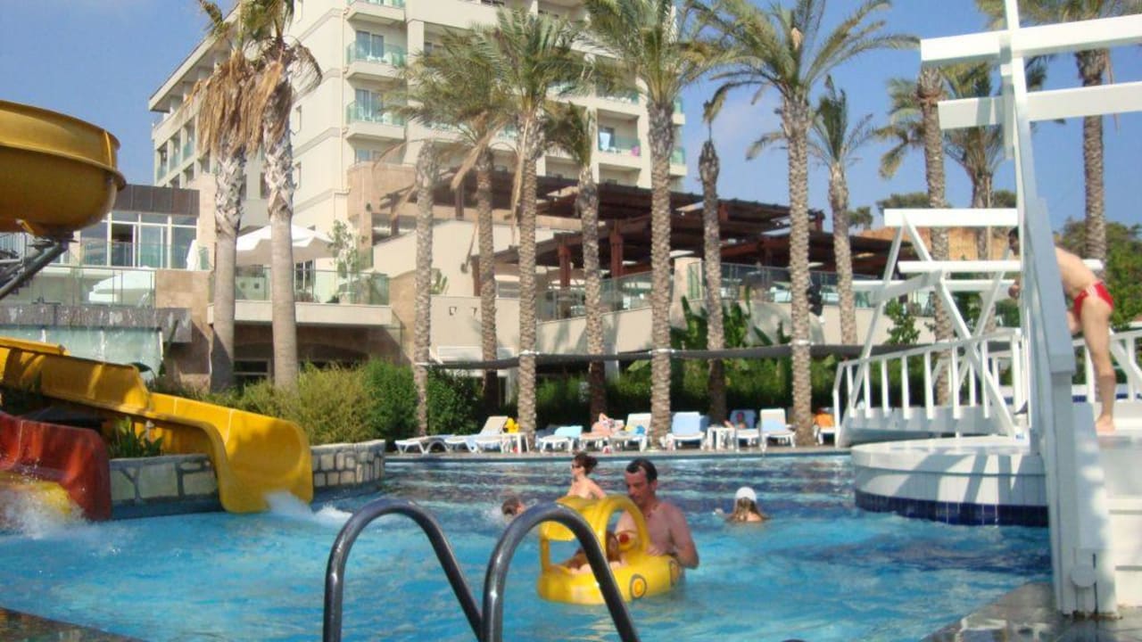 Вид со стороны Sealife Buket Resort & Beach
