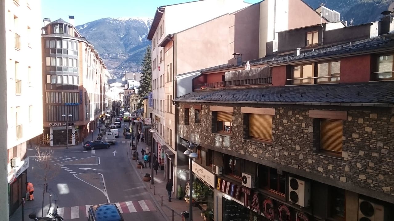 Вид из номера Hotel Pyrénées